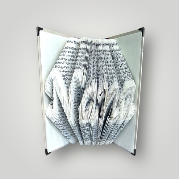 𝑯𝒂𝒏𝒅𝒎𝒂𝒅𝒆 “Nana” Book Folding 🎁 - Picture 2 of 14